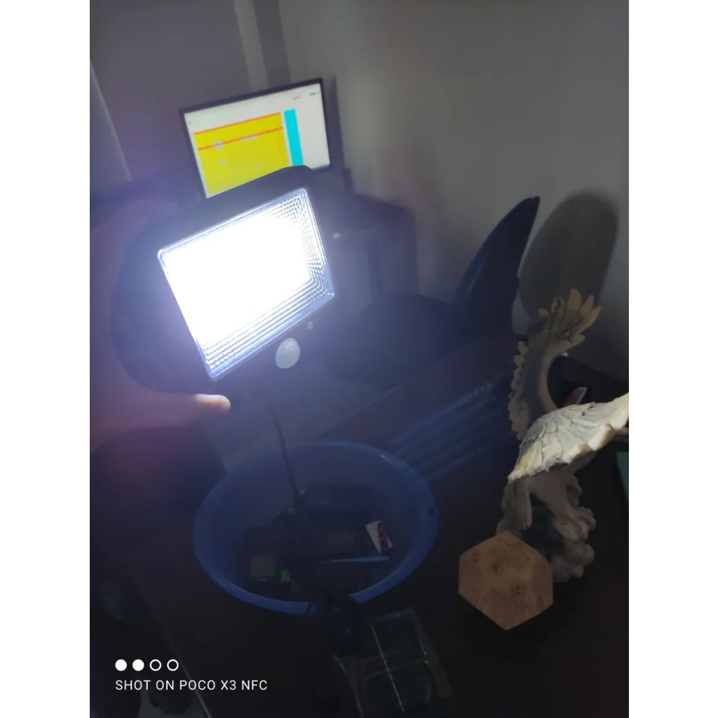 Đèn năng lượng mặt trời led siêu sáng 100W VUÔNG có remote và dây dài 5m,cảm biến sáng tối, Chống nước