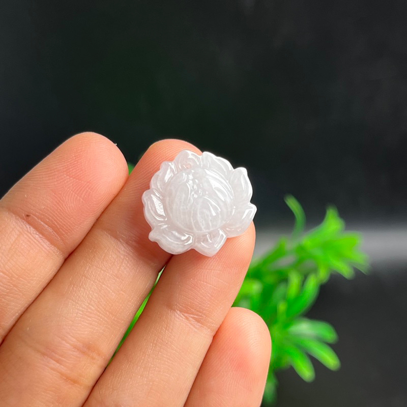 Mặt dây chuyền hoa sen bạch ngọc
