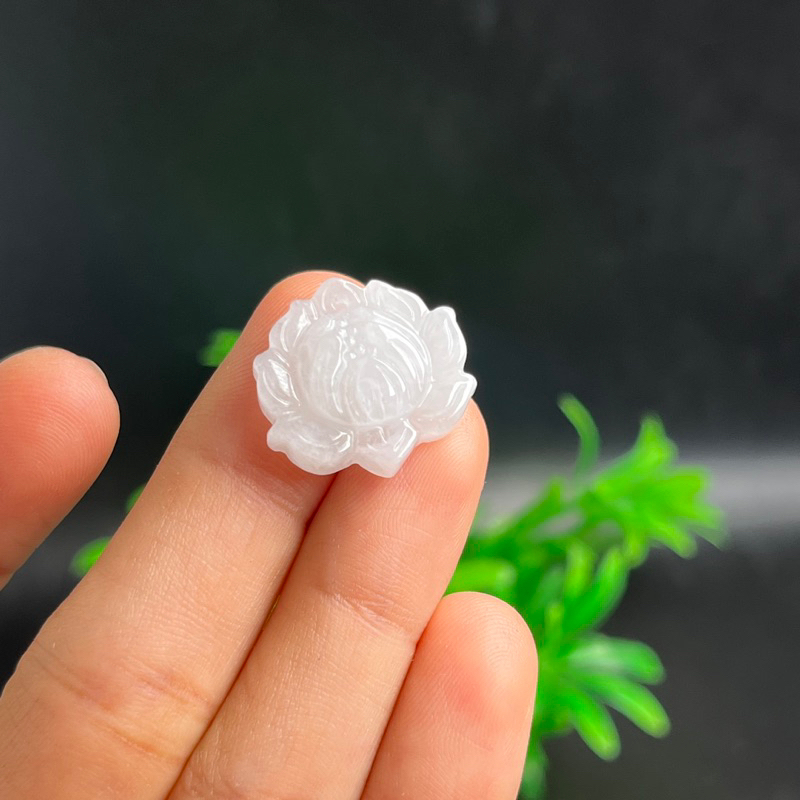 Mặt dây chuyền hoa sen bạch ngọc
