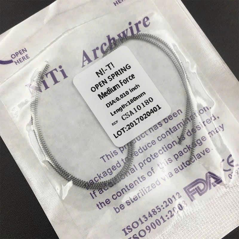 Lò xo đẩy, lò xo kéo, lò xo giữ khoảng dùng trong chỉnh nha