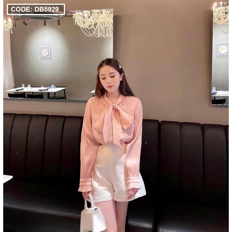 Set áo sơ mi hồng cột nơ cổ kết hợp quần short trắng