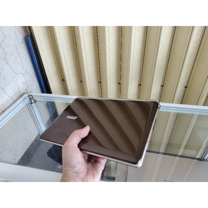 Laptop MSI Mini gọn nhẹ