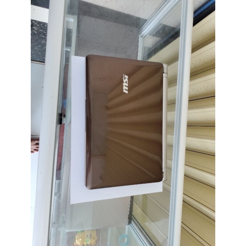 Laptop MSI Mini gọn nhẹ