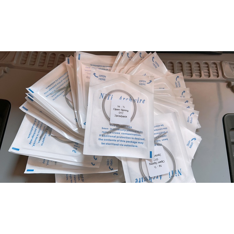 Lò xo đẩy, lò xo kéo, lò xo giữ khoảng dùng trong chỉnh nha