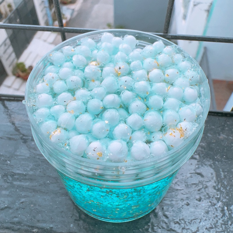 Slime xốp, slime trong trang trí lá vàng giúp giảm căng thẳng, xả stress sau khoảng thời gian học tập làm việc mệt mỏi