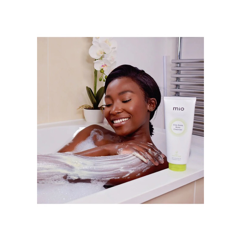 Tẩy da chết cơ thể kiêm sữa tắm hàng ngày Mio Skincare Clay Away Detoxifying Body Cleanser 200ml