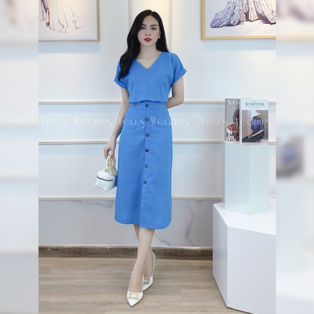 Set váy linen công sở LEOSWEARING áo cổ V mix chân váy midi nút dọc màu xanh dương A273