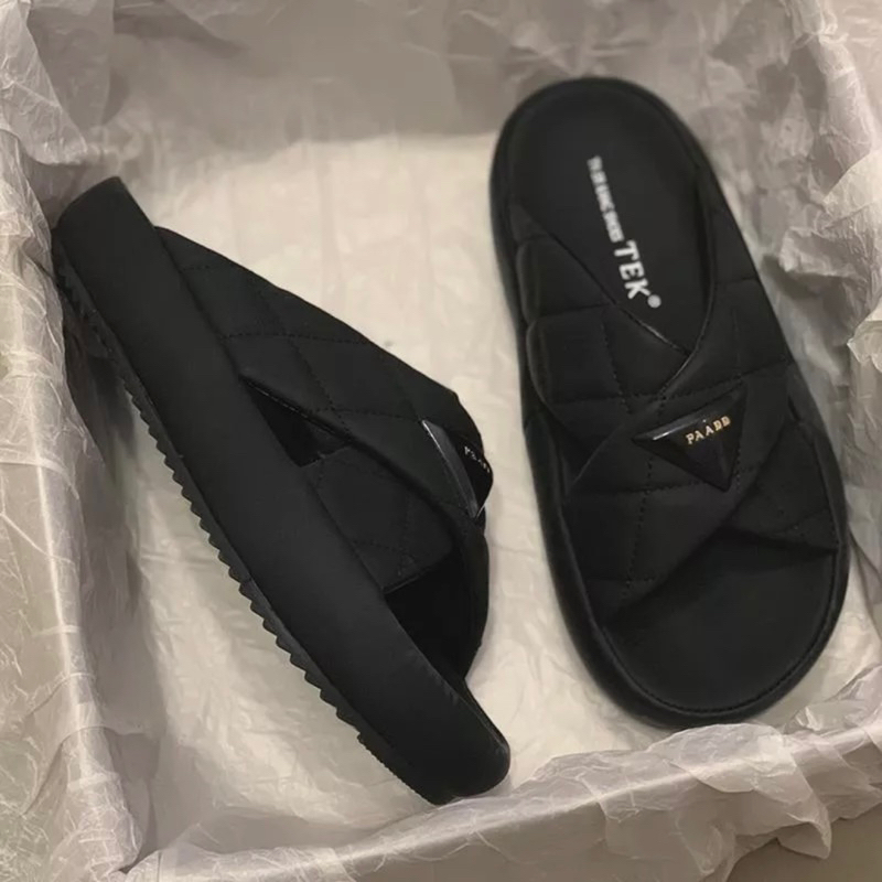 Dép nữ prada quai chéo da quả chám logo nổi fullbox . Thuytienshoes