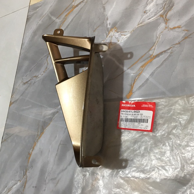 Tấm thông gió ốp yếm bên trái HONDA FUTURE X năm 2010-2011 màu Vàng. *Y20 Neo 64456KYL840ZA
