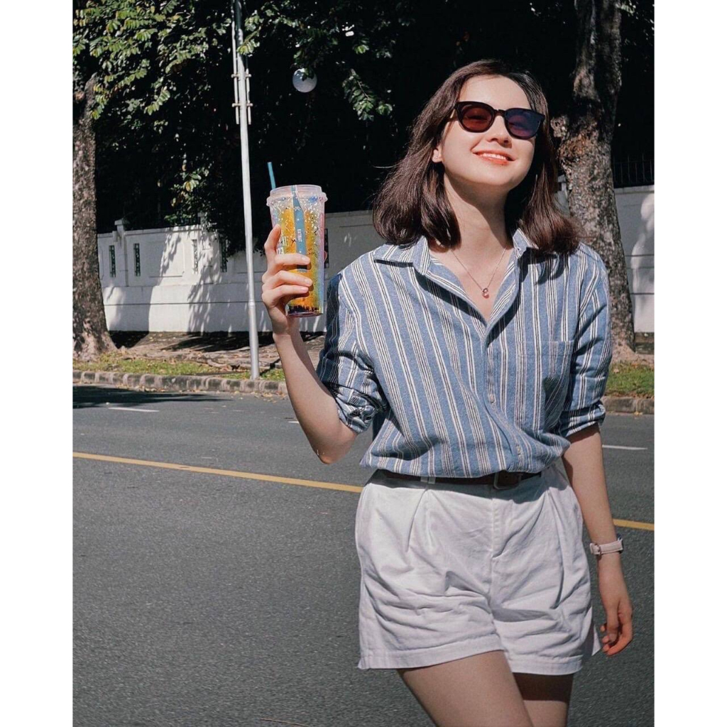 SET SƠ MI SỌC XANH + SHORT TRẮNG Màu: áo xanh dương , quần trắng Hè này nên diện style gì thì vừa xinh vừa thoải mái?