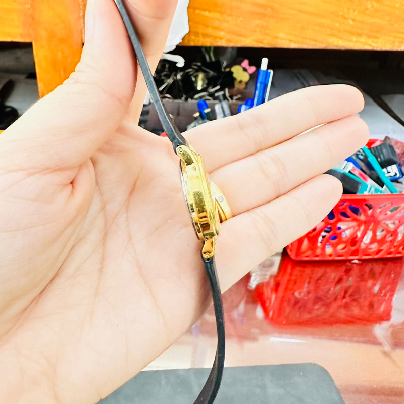 Đồng hồ nữ si nhật hiệu Current