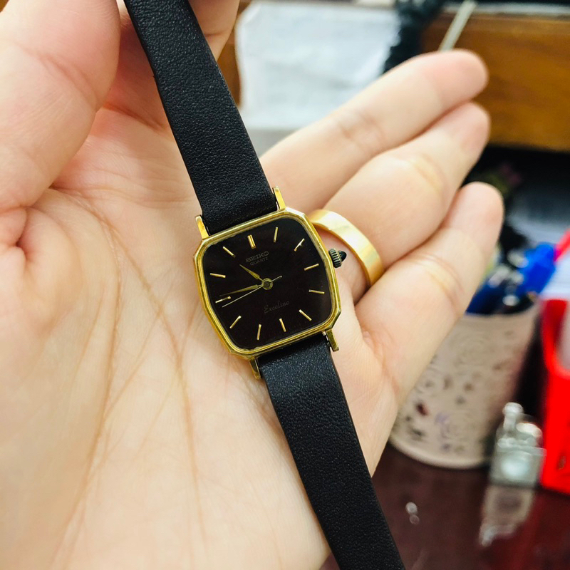 Đồng hồ nữ si nhật dáng tank hiệu Seiko