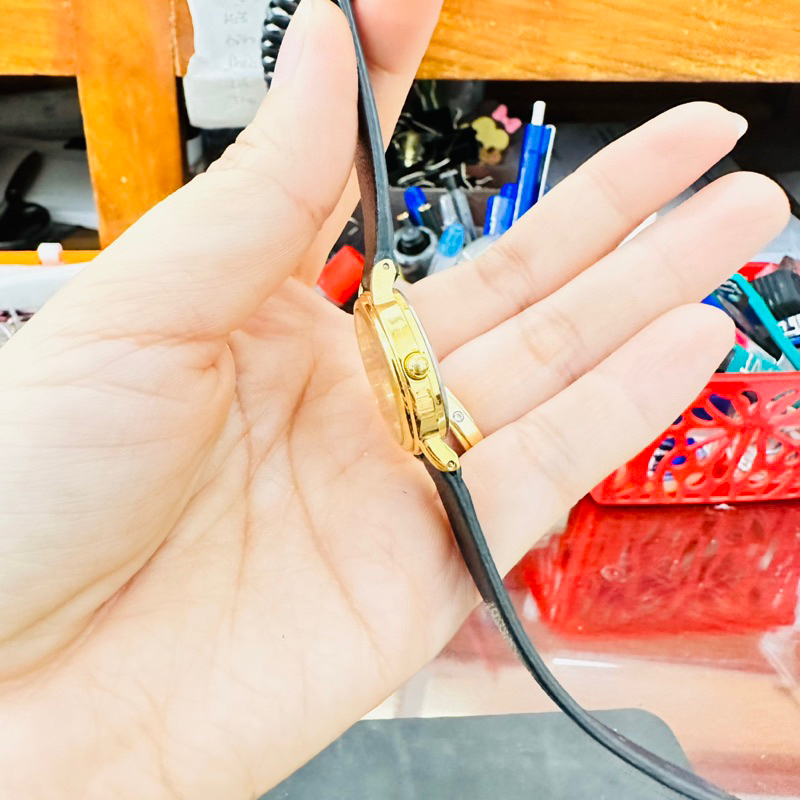 Đồng hồ nữ si nhật hiệu Current