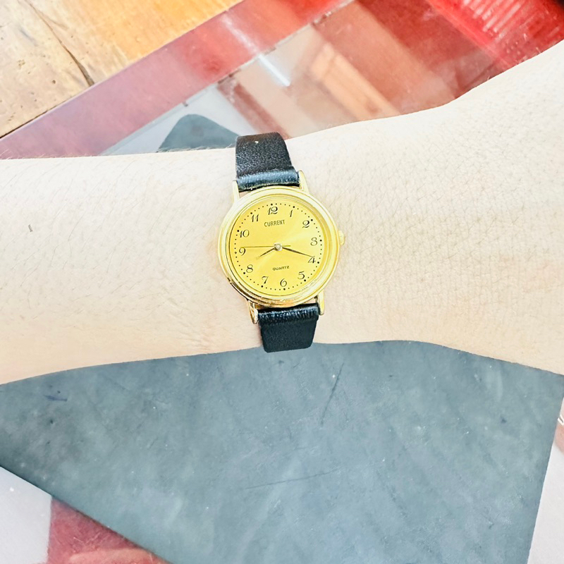 Đồng hồ nữ si nhật hiệu Current