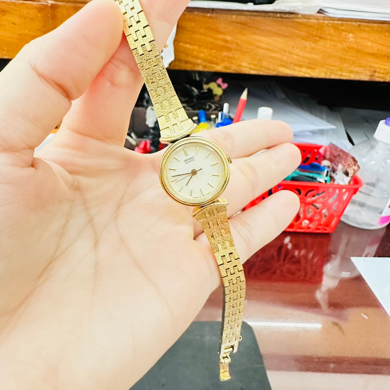 Đồng hồ nữ si nhật dáng lắc tay hiệu Seiko, dây khoá zin