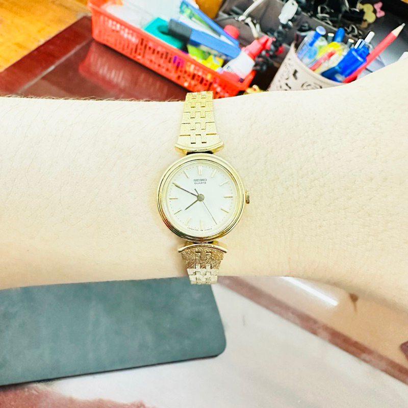 Đồng hồ nữ si nhật dáng lắc tay hiệu Seiko, dây khoá zin