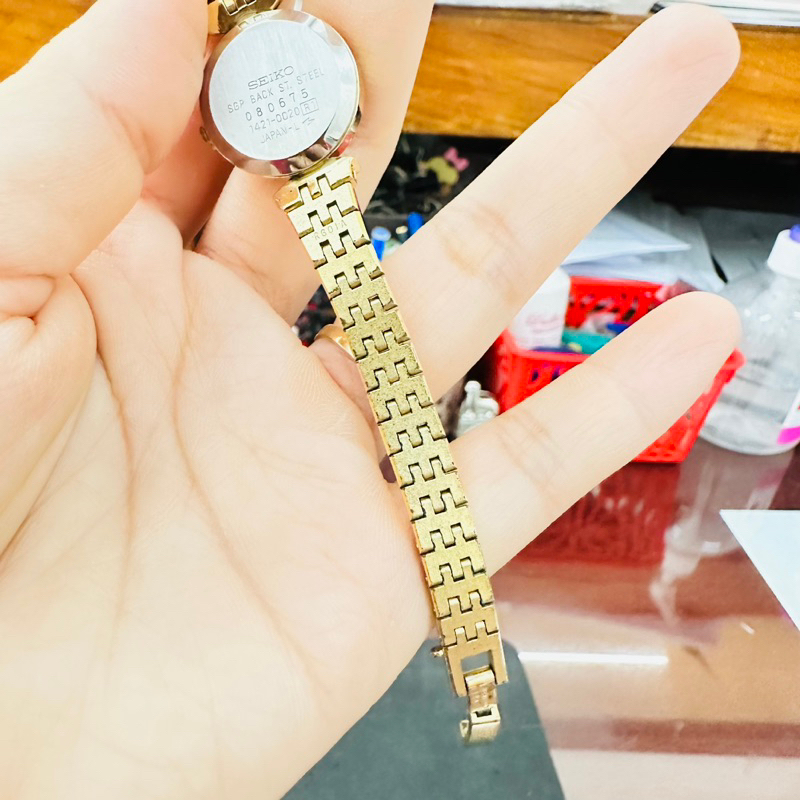 Đồng hồ nữ si nhật dáng lắc tay hiệu Seiko, dây khoá zin