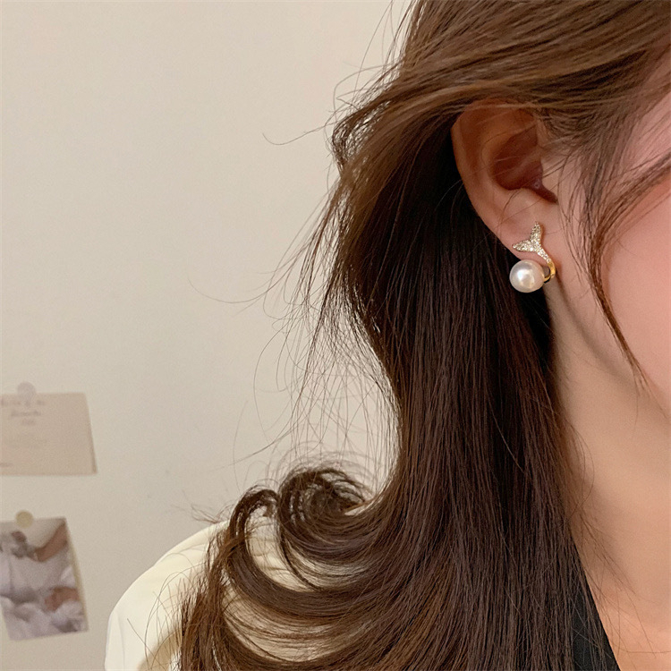 Bông tai nữ ngọc trai nhân tạo kiểu dáng gọn nhẹ trẻ trung chất liệu hợp kim không gỉ khuyên tai Hàn Quốc