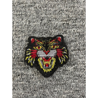 sticker thêu là ủi hổ đen