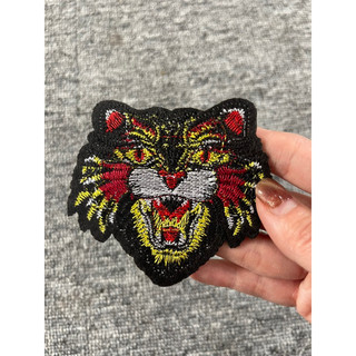 Sticker thêu là ủi hổ đen