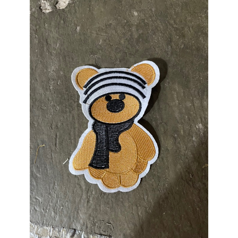Sticker thêu là ủi gấu đội mũ quấn khăn mùa đông siêu đẹp