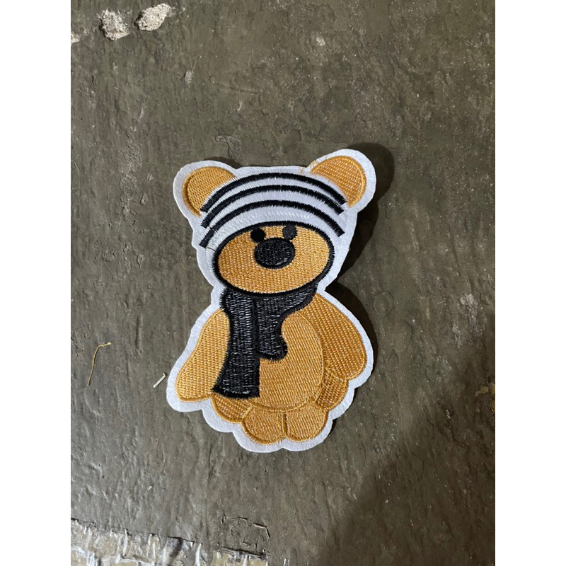 Sticker thêu là ủi gấu đội mũ quấn khăn mùa đông siêu đẹp