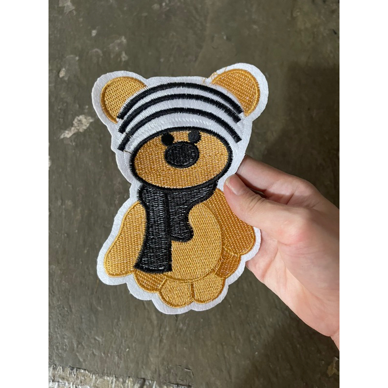 Sticker thêu là ủi gấu đội mũ quấn khăn mùa đông siêu đẹp