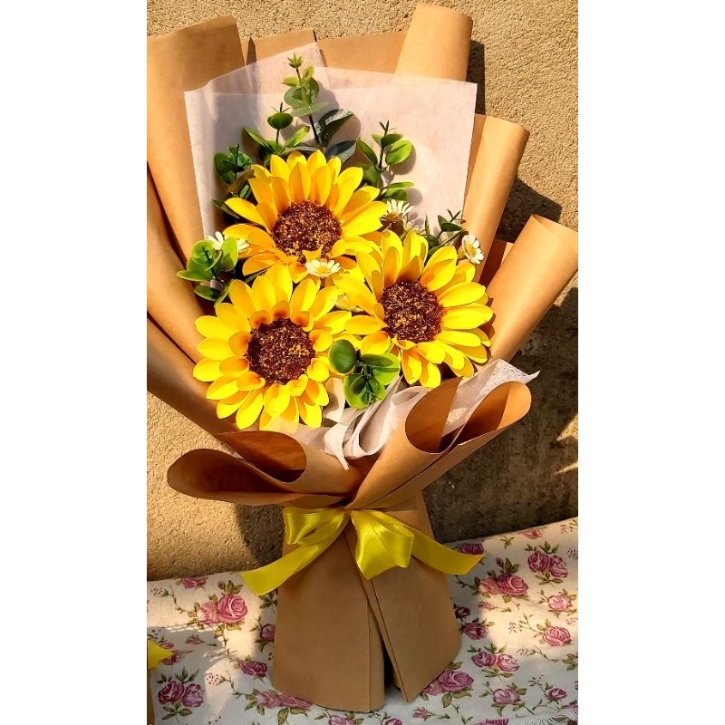 Bó hoa 3 bông hướng dương giấy mỹ thuật phối hoa lá+ gói giấy theo yêu cầu