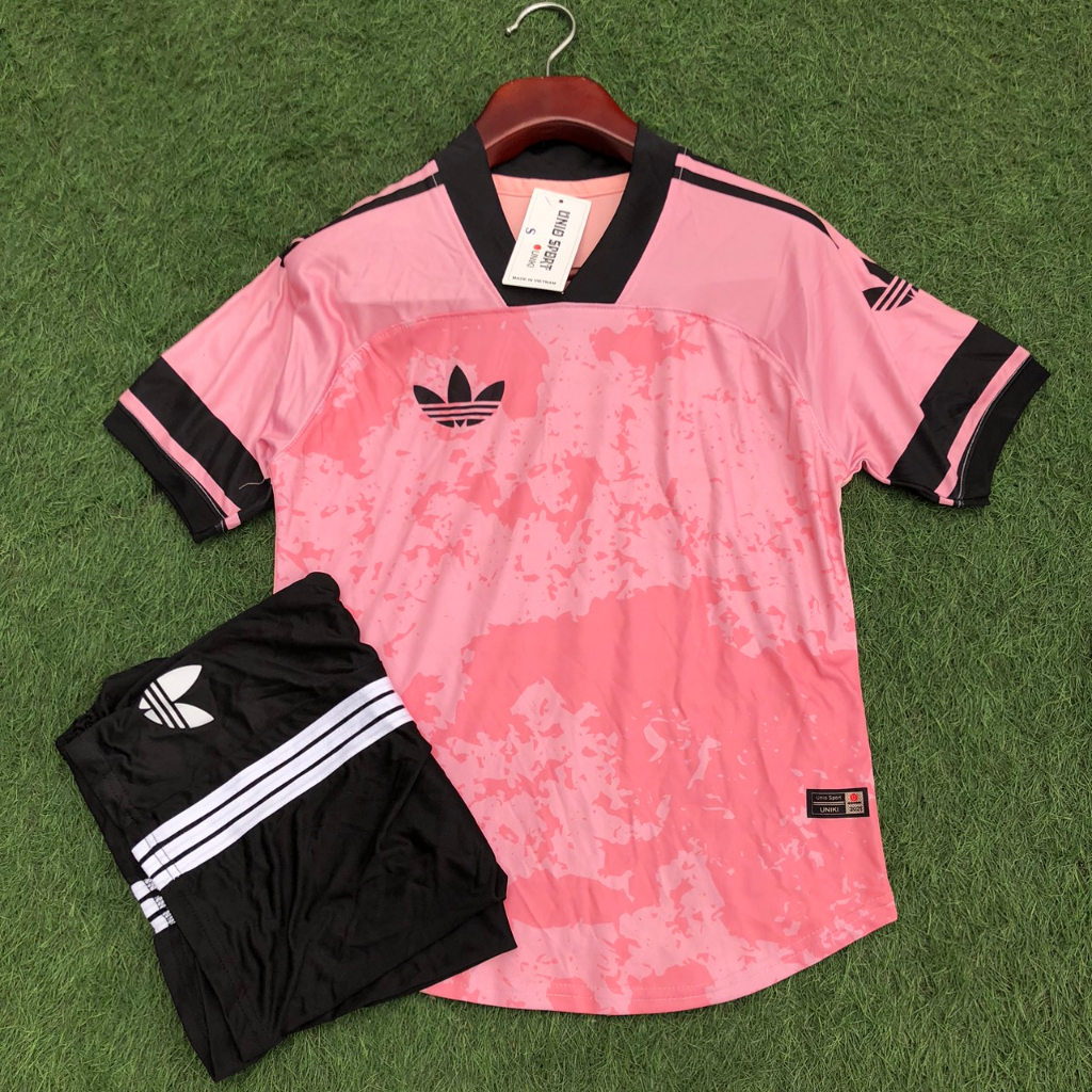 Bộ quần áo bóng đá không logo hồng - in tên số áo theo yêu cầu - hàng thun lạnh co giãn, thấm hút mồ hôi