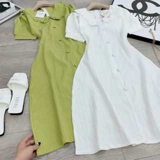 Đầm xoè cổ sen xẻ giữa