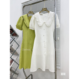 Đầm xoè cổ sen xẻ giữa