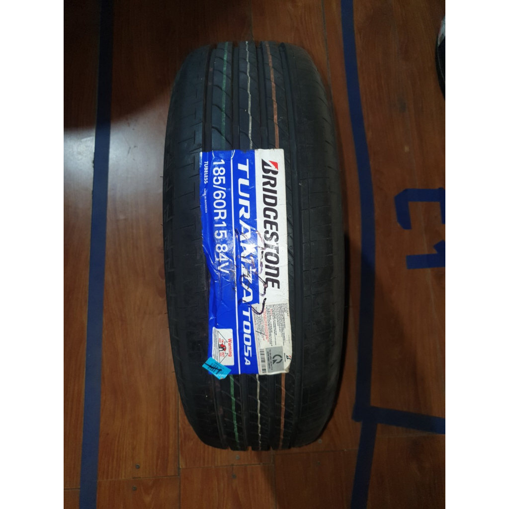 Lốp Bridgestone 185/60R15 T05