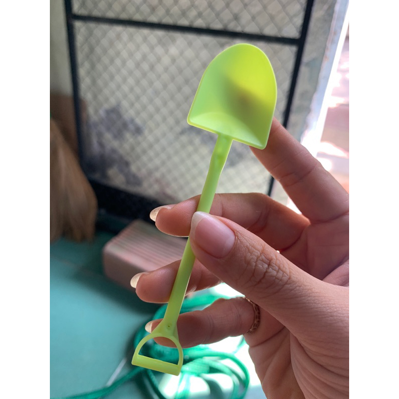 Muỗng hình cái xẻng