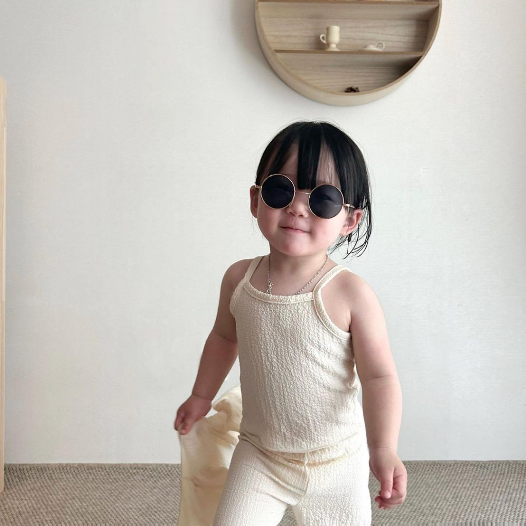 Set 3 món xốp nhăn áo hai dây quần suông kèm áo cardigan cộc tay bồng made in Korea cho bé gái đang yêu từ 8-30kg