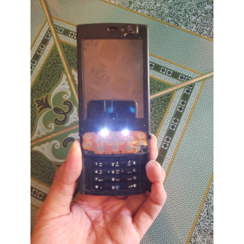 Xác điện thoại Nokia N95 8gb còn nguồn