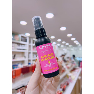 Xịt khóa nền makeup NYX