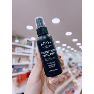 Xịt khóa nền makeup NYX