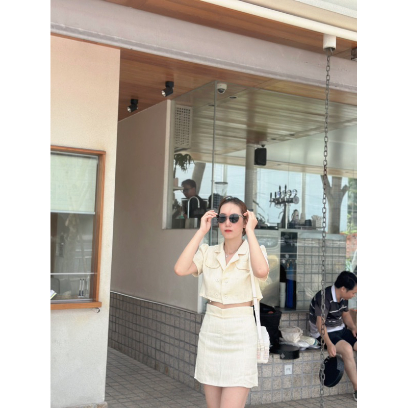 Set áo crop top & chân váy dạ tweed tại nhà Kith's Store