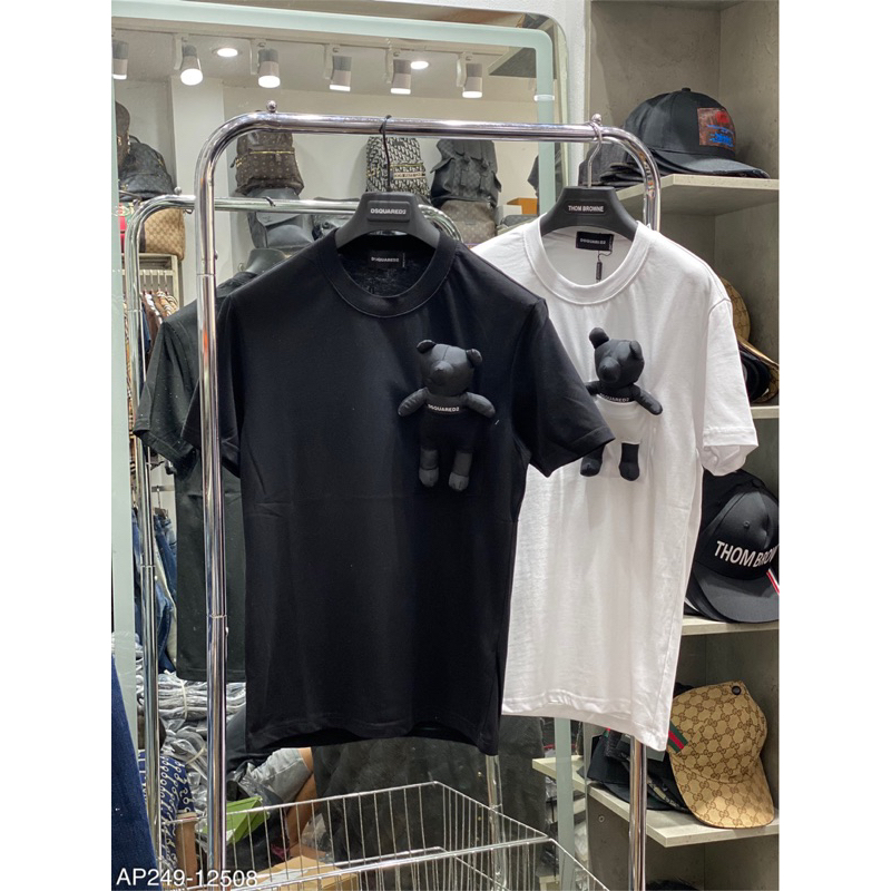 Áo phông đơn giản hoạ tiết con gấu ở túi áo hot nhất 2023