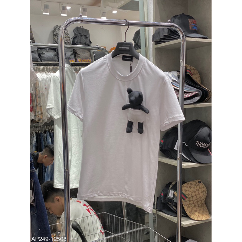 Áo phông đơn giản hoạ tiết con gấu ở túi áo hot nhất 2023