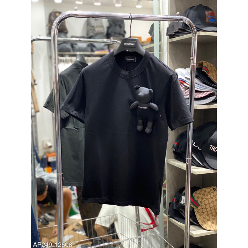 Áo phông đơn giản hoạ tiết con gấu ở túi áo hot nhất 2023