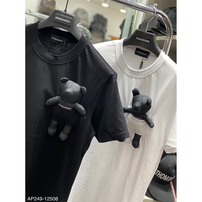 Áo phông đơn giản hoạ tiết con gấu ở túi áo hot nhất 2023