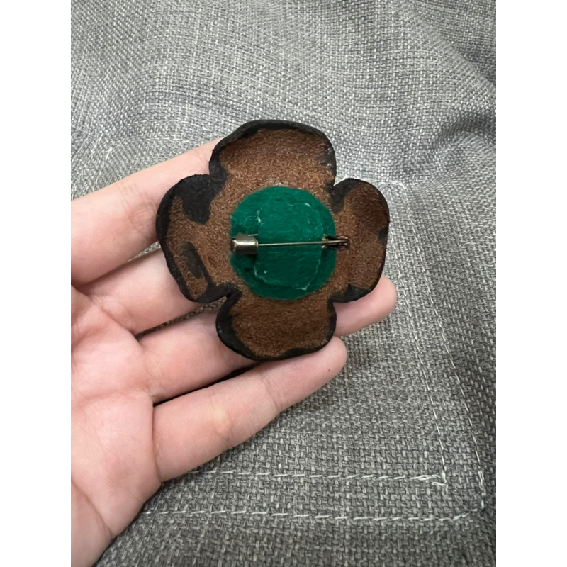 Thanh lý cài áo bằng da thật