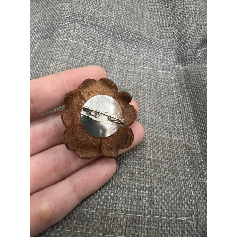 Thanh lý cài áo bằng da thật