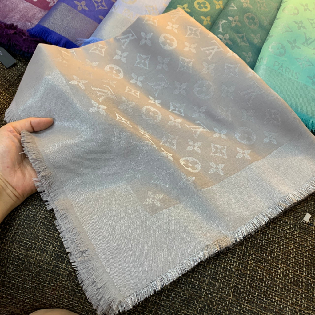 Khăn lụa vuông họa tiết nhãn hiệu, khăn choàng bản vuông 140cm - Hàng có sẵn