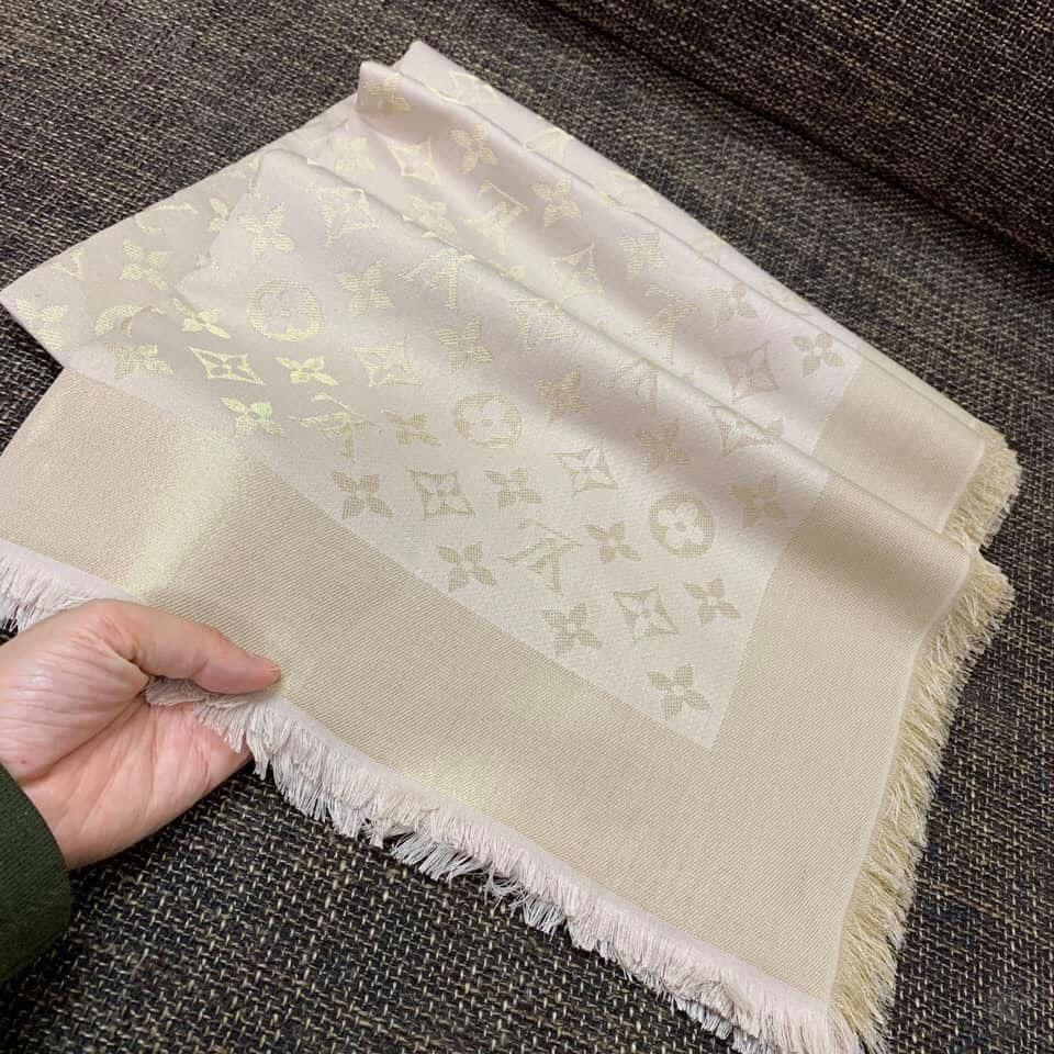 Khăn lụa vuông họa tiết nhãn hiệu, khăn choàng bản vuông 140cm - Hàng có sẵn