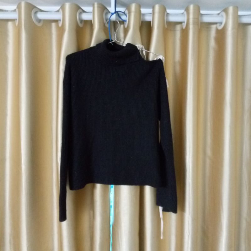 Áo len lệch vai dáng rộng oversize phối nơ tay