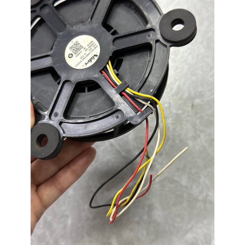 Quạt tủ lạnh Aqua cánh đen tròn