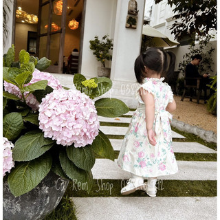 Váy hoa hồng bé gái