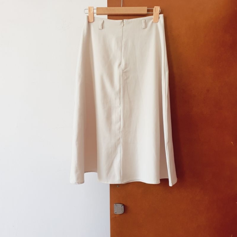 Chân váy vintage trắng kem hai lớp hiệu Ziqing dáng xòe - em và nắng